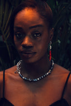 Charger l&#39;image dans la galerie, REINVENT: Black Baroque Pearl Choker
