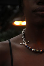 Charger l&#39;image dans la galerie, REINVENT: Black Baroque Pearl Choker
