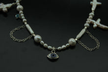 Charger l&#39;image dans la galerie, REINVENT: Chainy Cross Pearl Necklace
