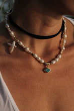 Laden Sie das Bild in den Galerie-Viewer, Heavenly Protective Pearl Necklace
