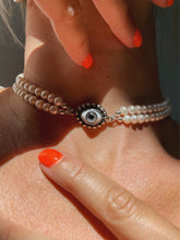 Load image into Gallery viewer, The Pearls Are Back  -Choker
