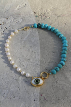 Cargar imagen en el visor de la galería, Pearls and Turquoise Protecting Necklace II
